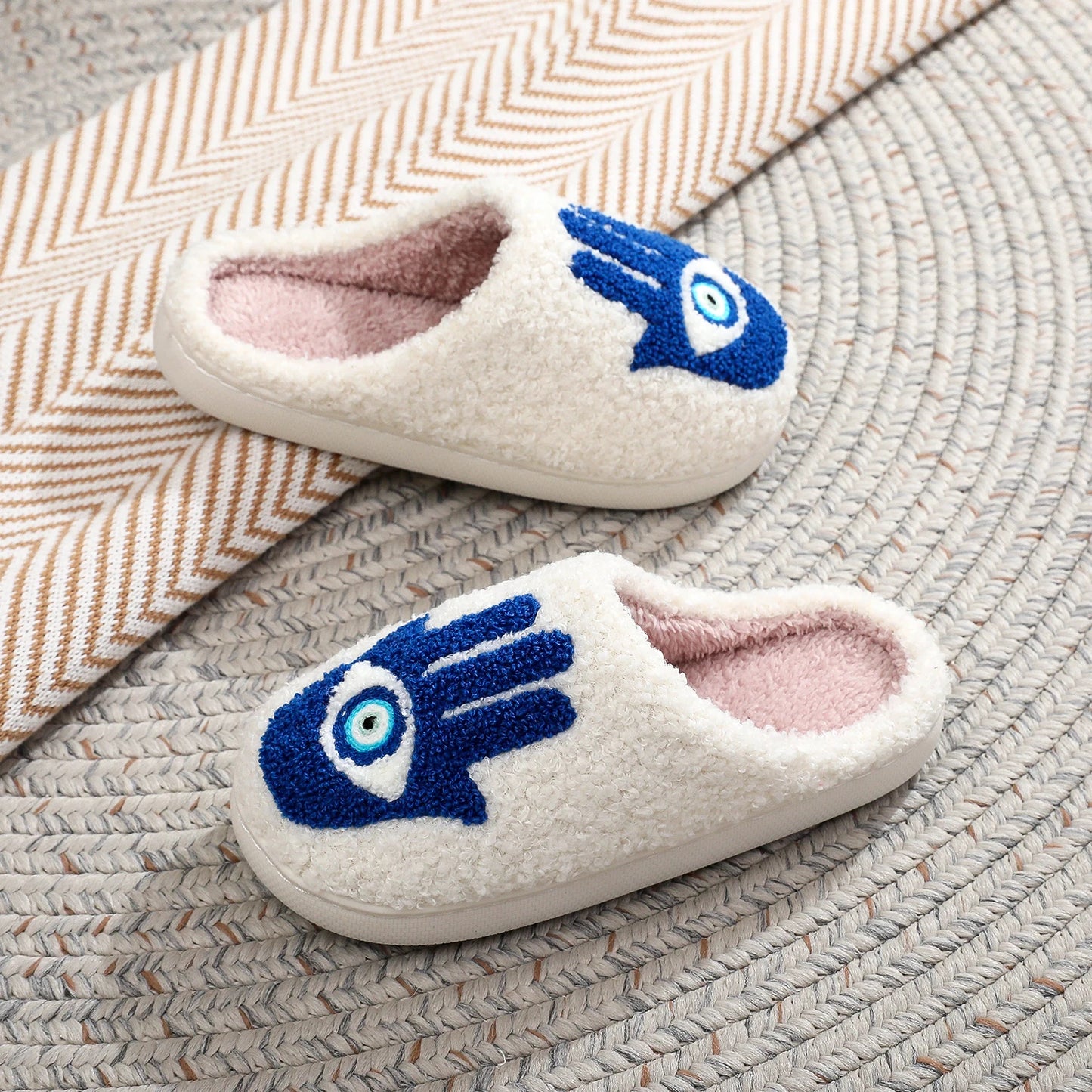 Muzzi™ - Cozy Evil Eye Slippers