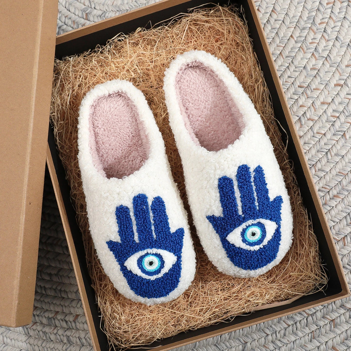 Muzzi™ - Cozy Evil Eye Slippers